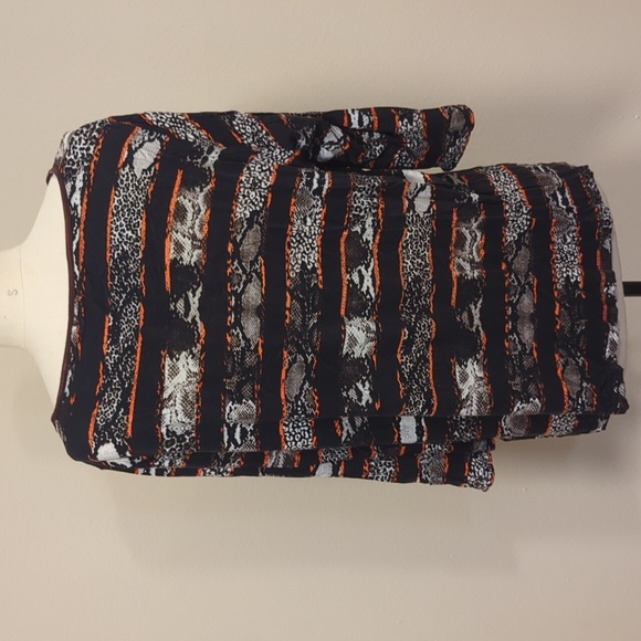 T-shirt in a stretchy material, snake-print black, off-white and orange - Picture 3 of 9